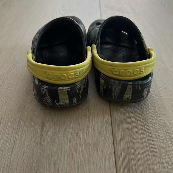 Dinosaur Crocs boys size 10 - Picture 3 of 5